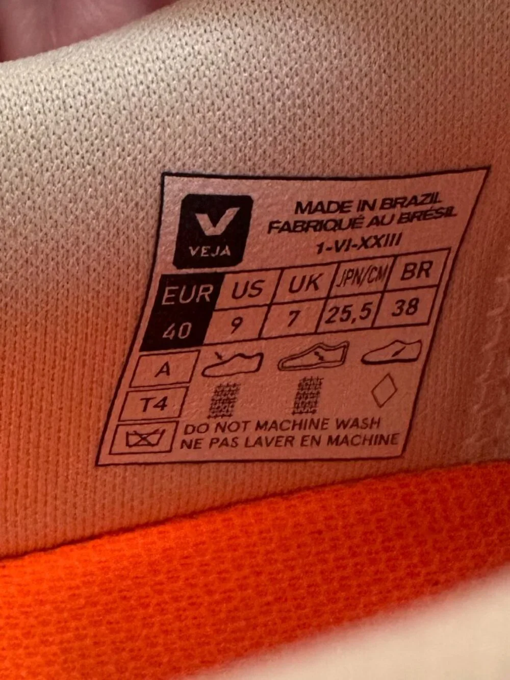 Veja Dekkan Alveomesh sneakers size 9!